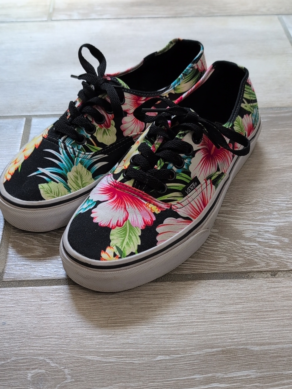 Vans Authentic Hawaiian Print Sneakers W9/M 7.5| Vans Authentic Shoes